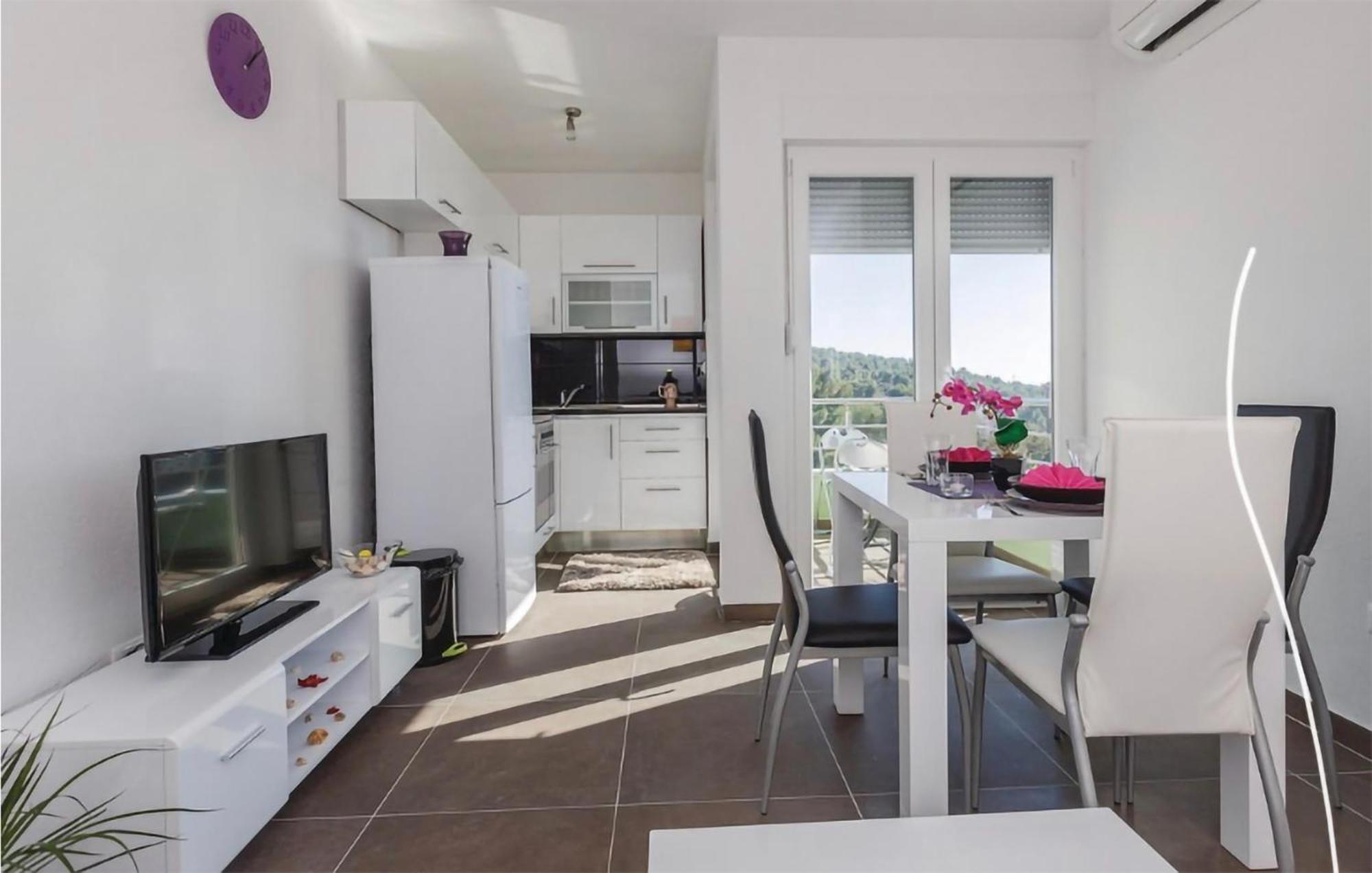 Amazing Apartment In Saldun With Wifi トロギール エクステリア 写真